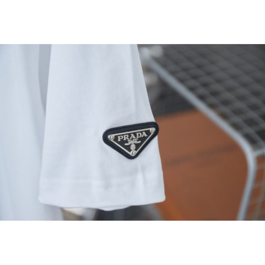  モダンで魅力的な PRADA プラダ スーパーコピー Tシャツ 機能性