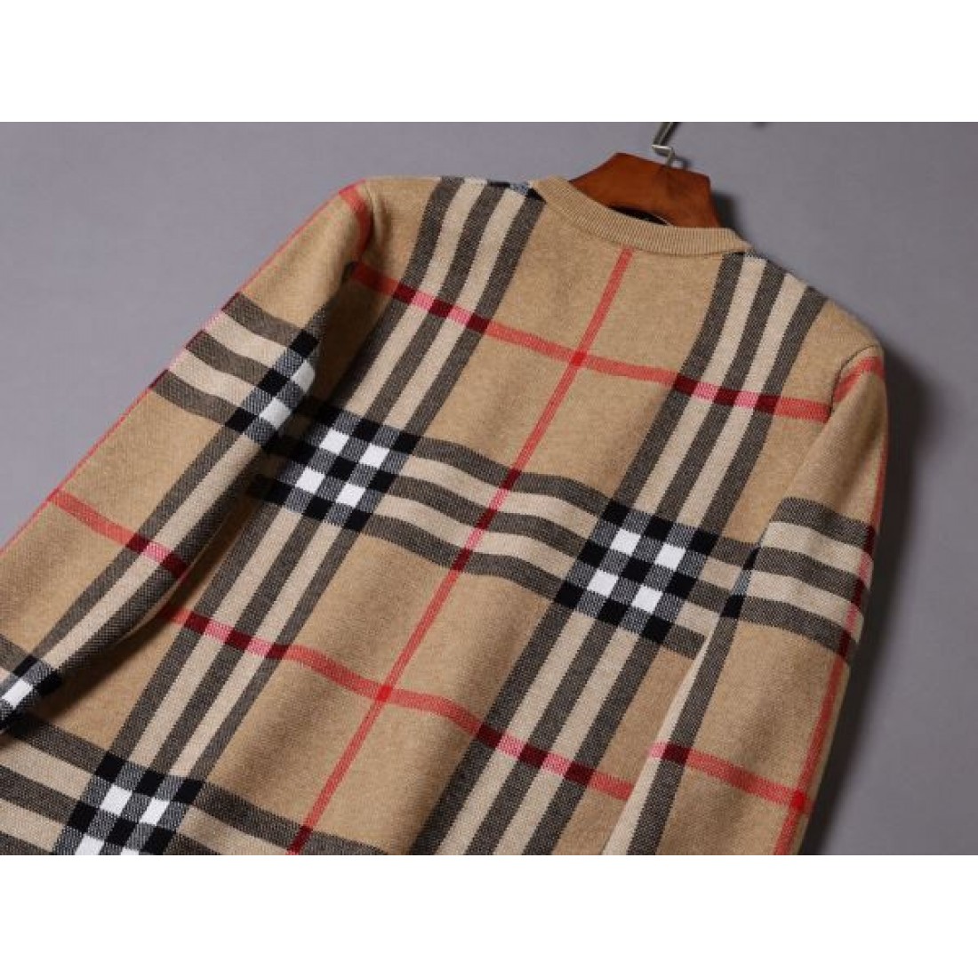 BURBERRY コピー セーター バーバリー 高級感ただようクラシカルなスタイル