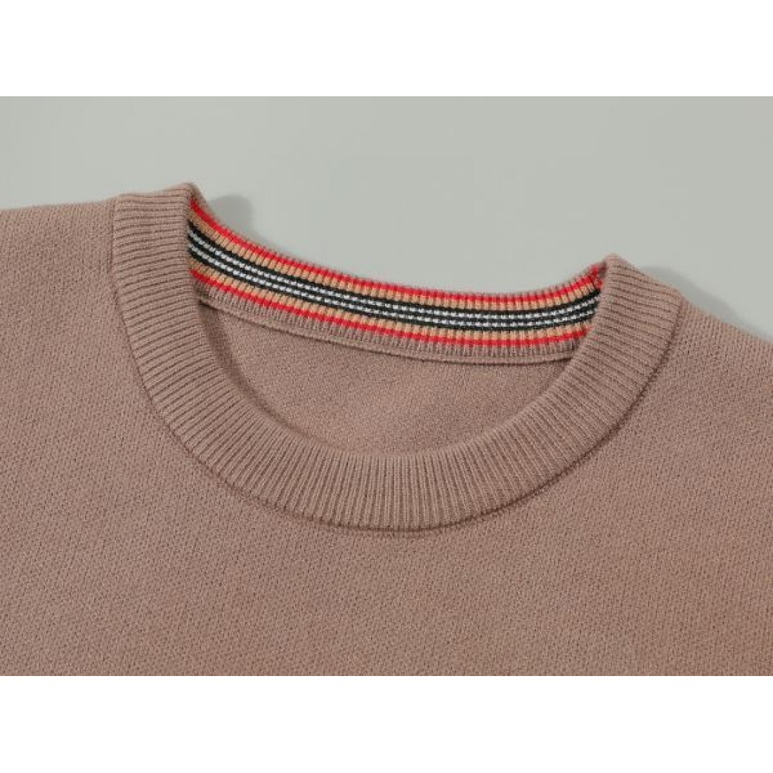  バーバリー BURBERRY コピー セーター 大人の落ち着きを感じさせる逸品