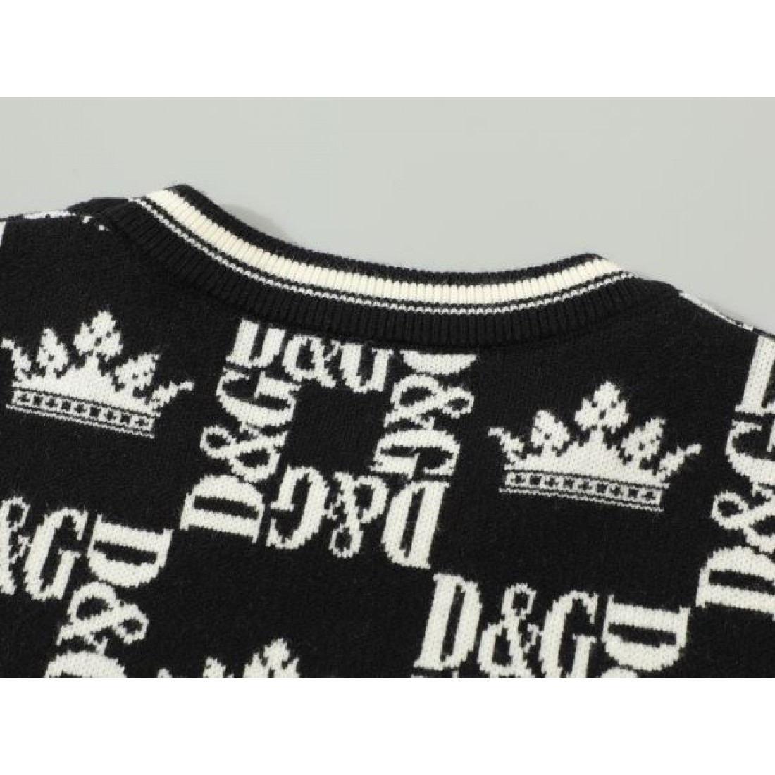 スタイリッシュな DOLCE＆GABBANA ドルチェ＆ガッバーナ コピー セーター 存在感
