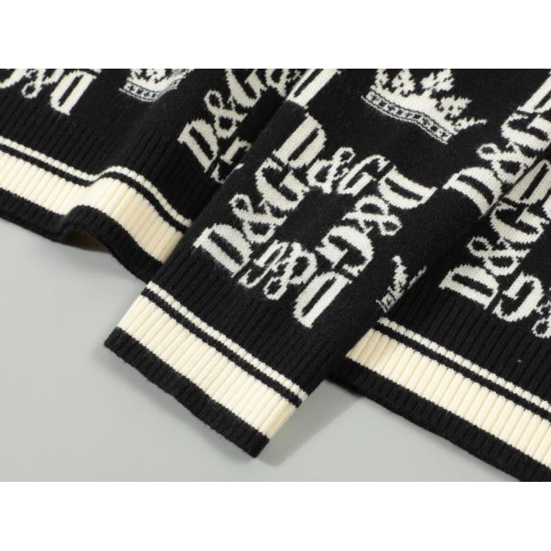 スタイリッシュな DOLCE＆GABBANA ドルチェ＆ガッバーナ コピー セーター 存在感