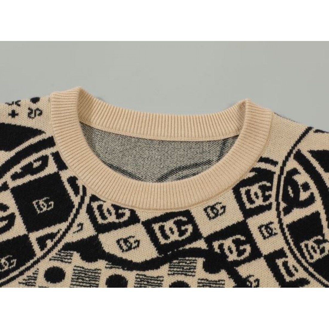  エレガントな DOLCE＆GABBANA ドルチェ＆ガッバーナ コピー セーター 高級感ある
