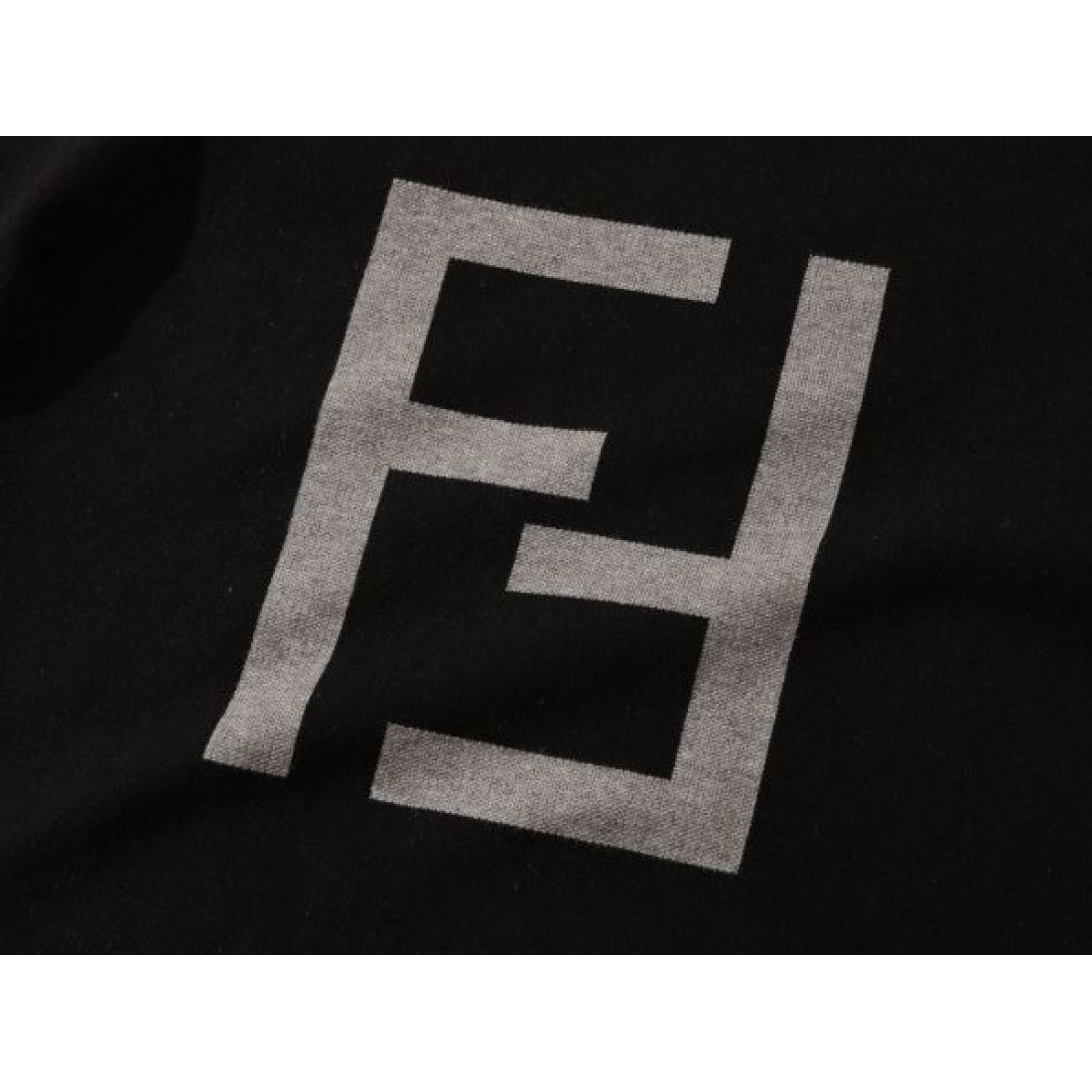  FENDI フェンデイ スーパーコピー セーター モダンで快適な印象を与える