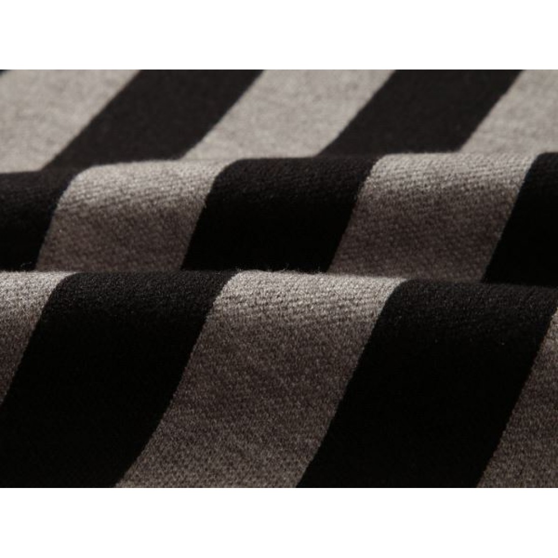 FENDI フェンデイ スーパーコピー セーター モダンで快適な印象を与える