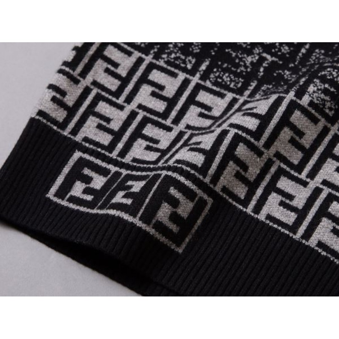 洗練された大人の魅力を放つ フェンデイ FENDI スーパーコピー セーター 高級感あふれる