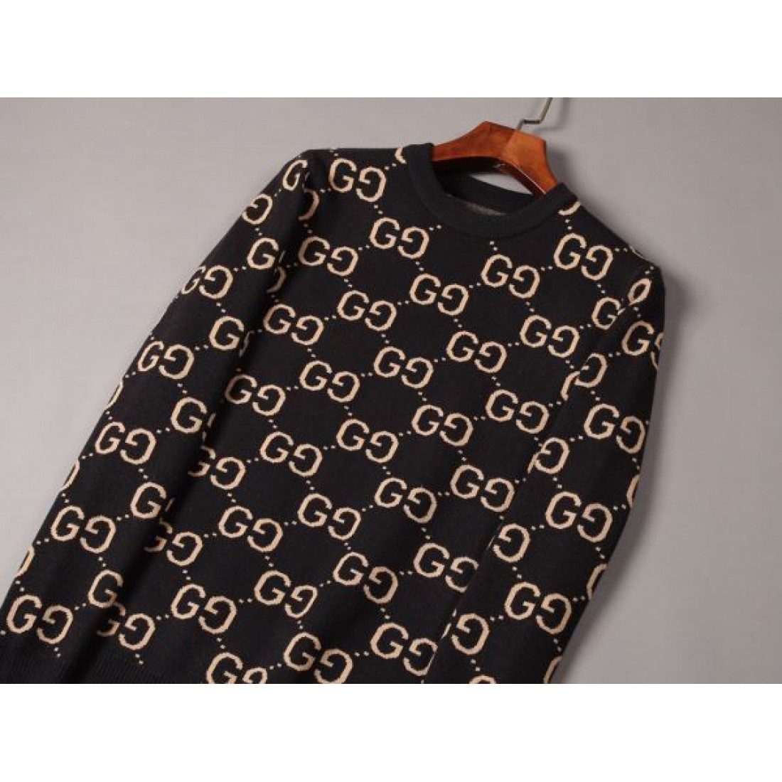 流行を先取りした GUCCI グッチ スーパーコピー セーター 魅惑のシルエット