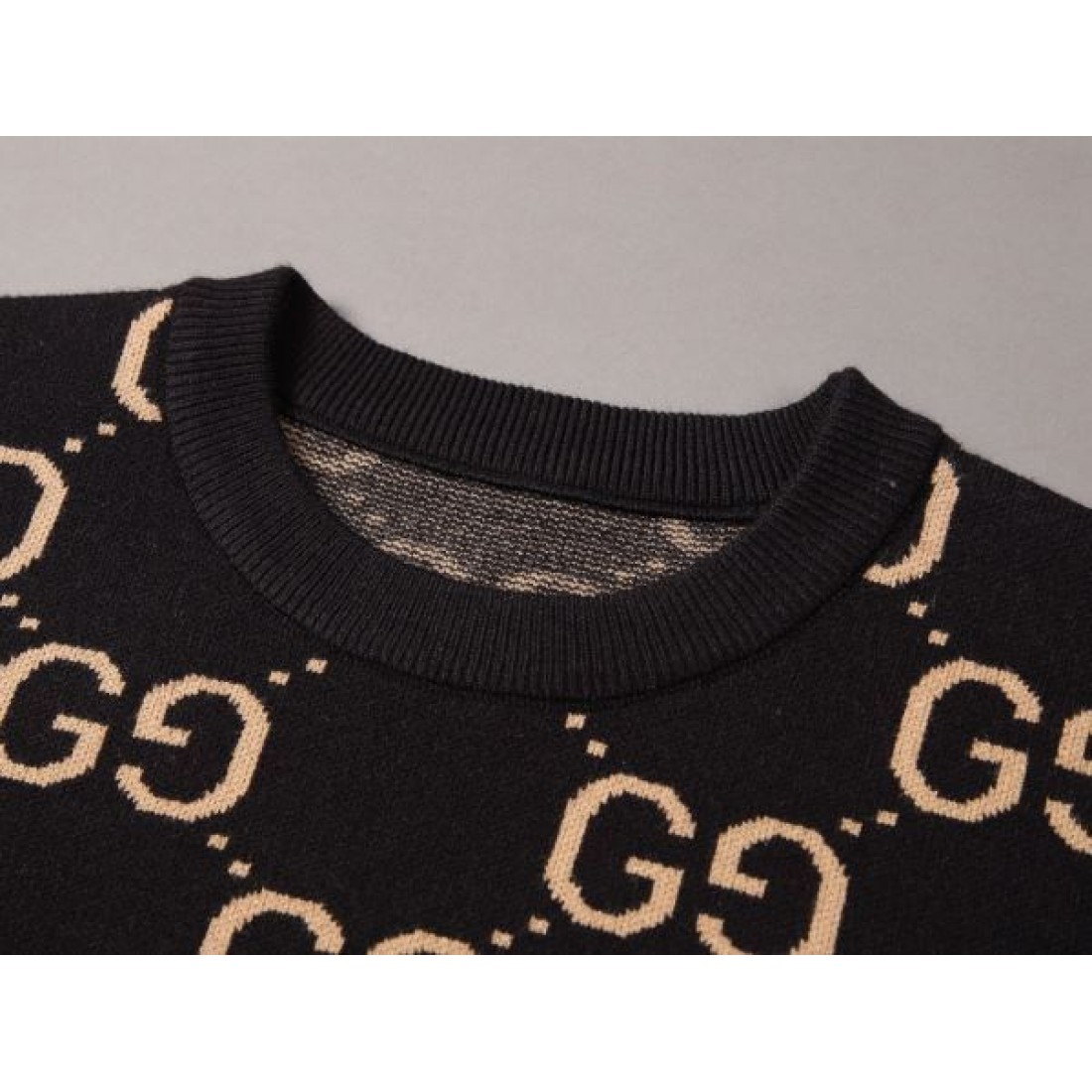 流行を先取りした GUCCI グッチ スーパーコピー セーター 魅惑のシルエット