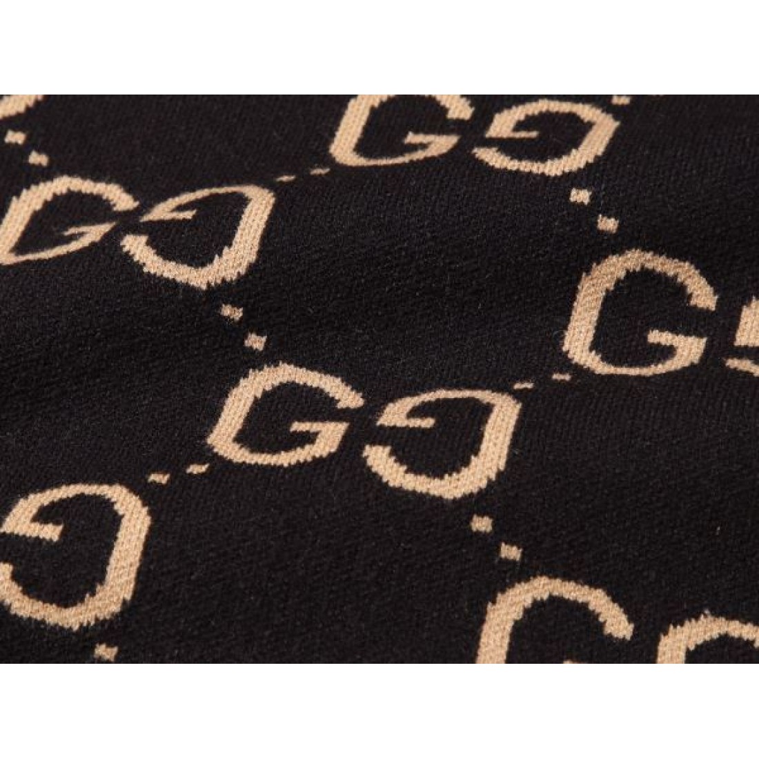 流行を先取りした GUCCI グッチ スーパーコピー セーター 魅惑のシルエット