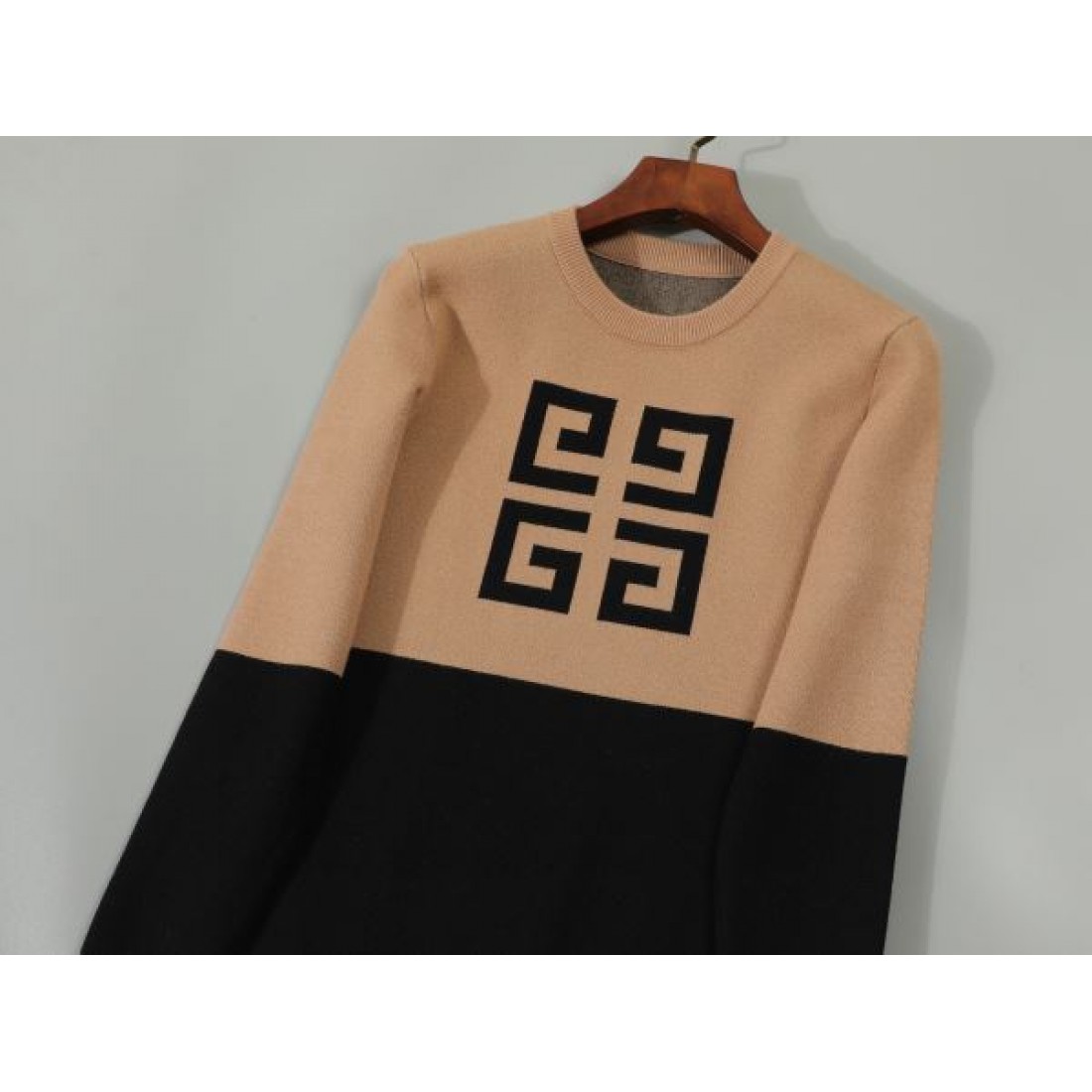  GIVENCHY ジバンシィ スーパーコピー セーター クールで存在感あるスタイル