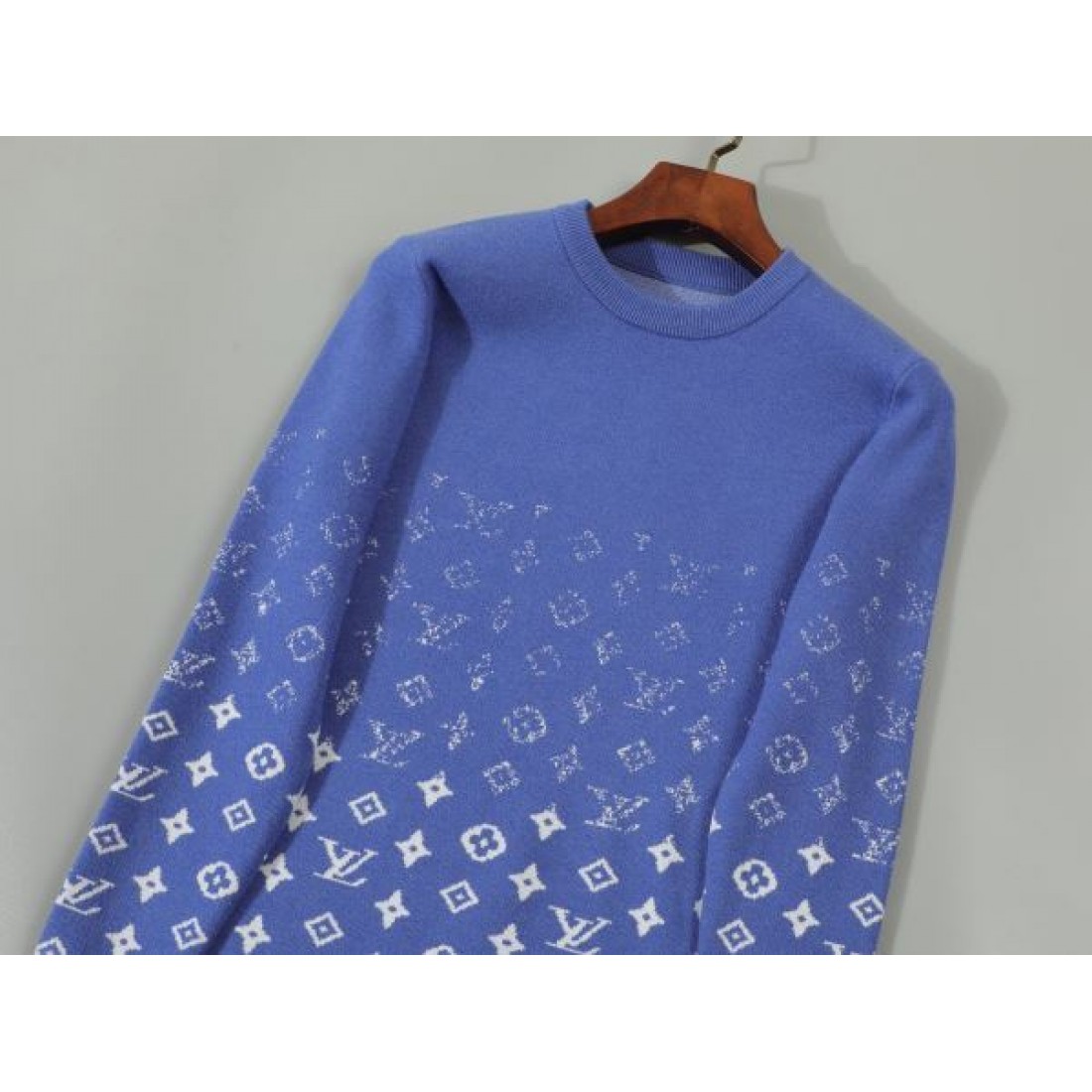 ルイヴィトン LOUIS VUITTON コピー セーター 華やかでエレガントな雰囲気