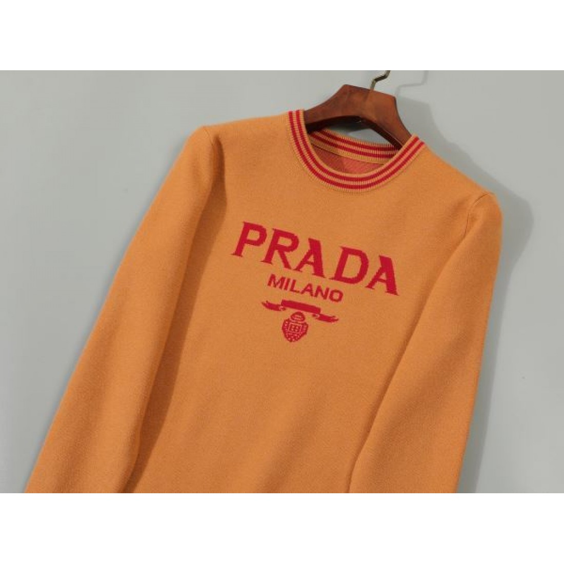 高級で魅力的な PRADA プラダ スーパーコピー セーター 今季注目の