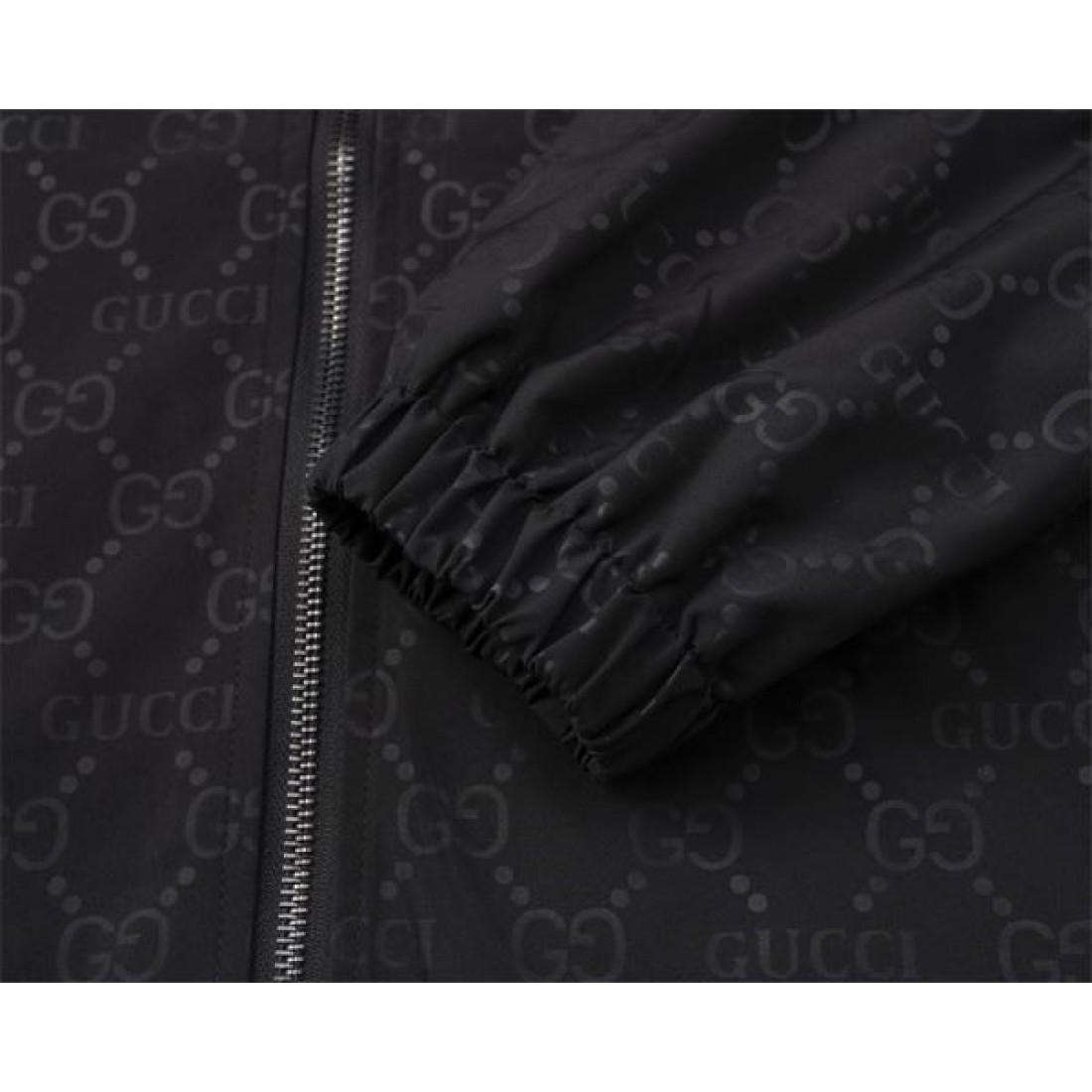 タイムレスな気品あふれる グッチ スーパーコピー コート GUCCI エレガント