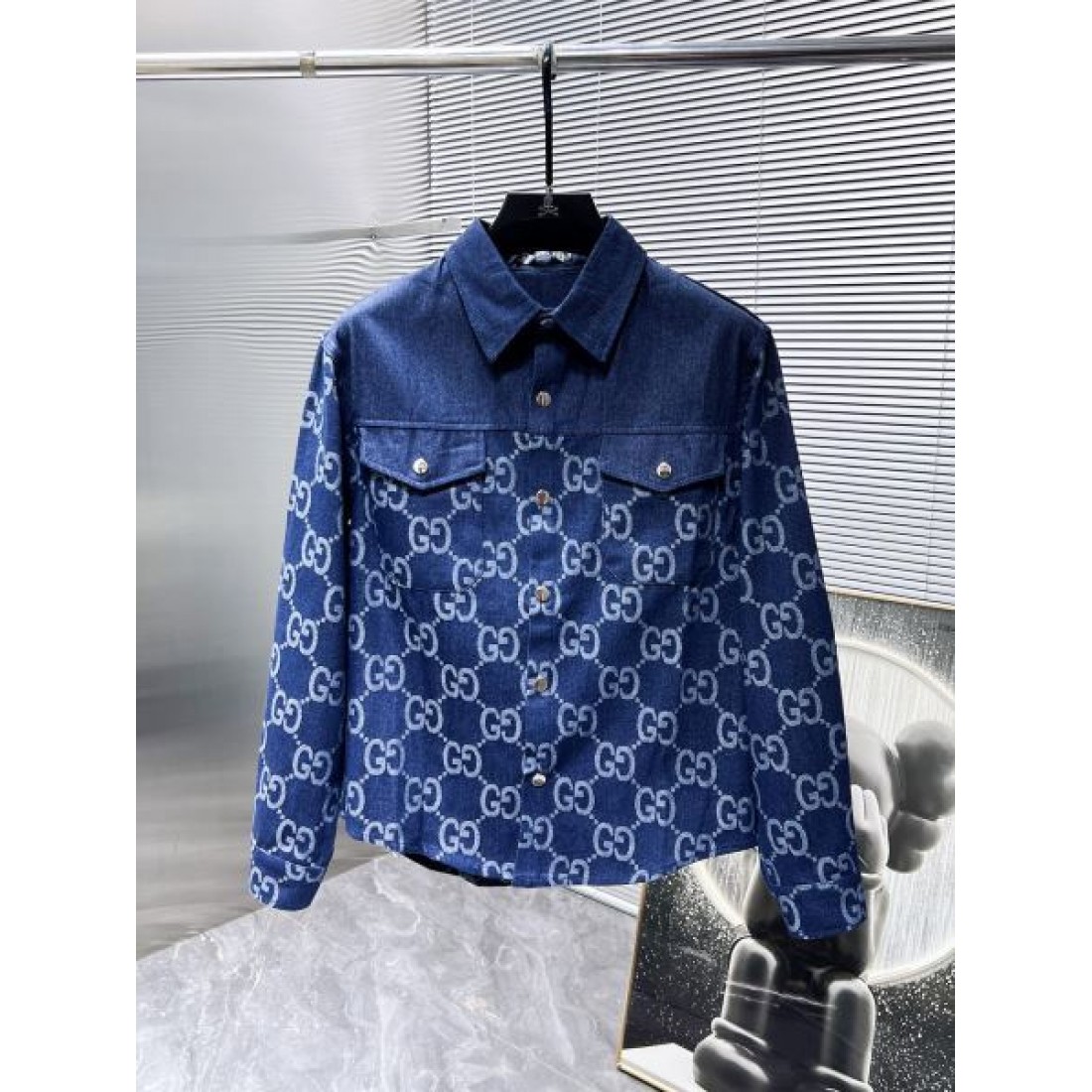  都会的で端正な印象の GUCCI グッチ スーパーコピー コート スタイリッシュ