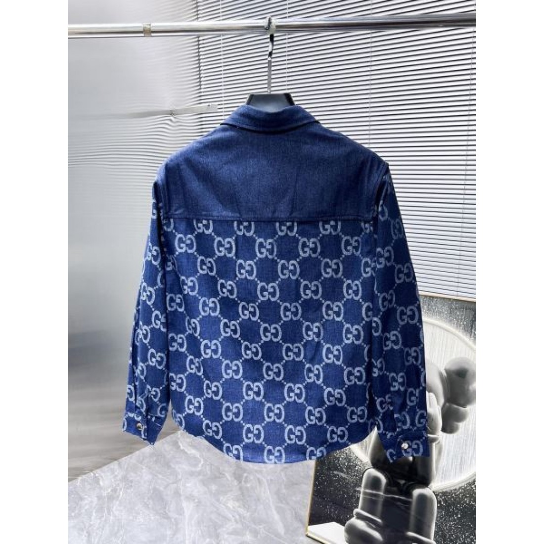  都会的で端正な印象の GUCCI グッチ スーパーコピー コート スタイリッシュ