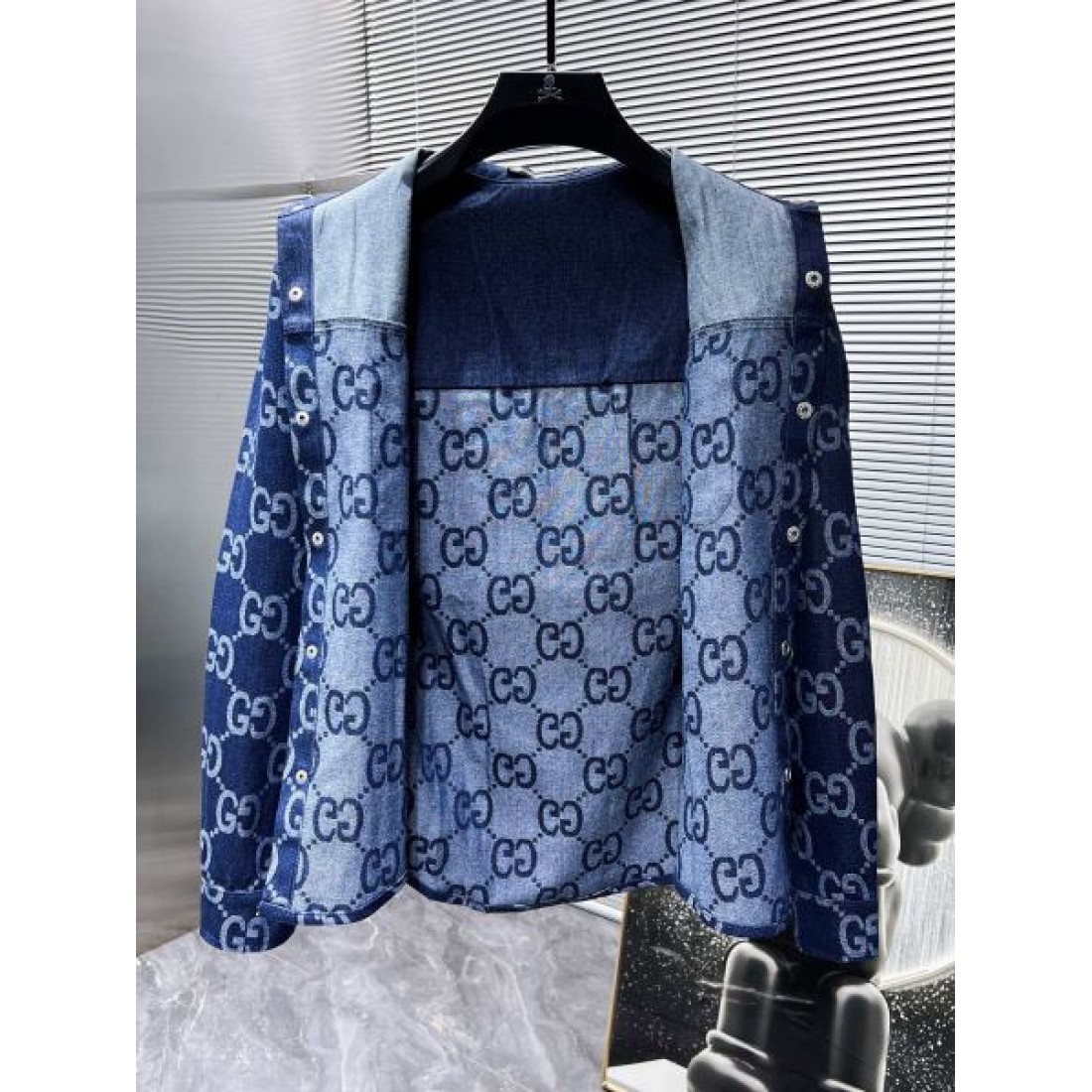  都会的で端正な印象の GUCCI グッチ スーパーコピー コート スタイリッシュ