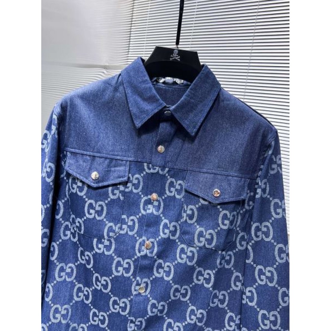  都会的で端正な印象の GUCCI グッチ スーパーコピー コート スタイリッシュ