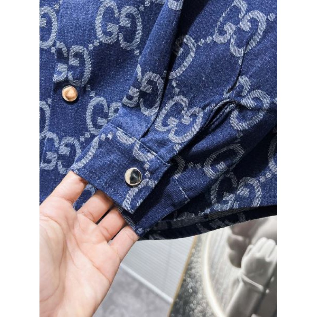  都会的で端正な印象の GUCCI グッチ スーパーコピー コート スタイリッシュ