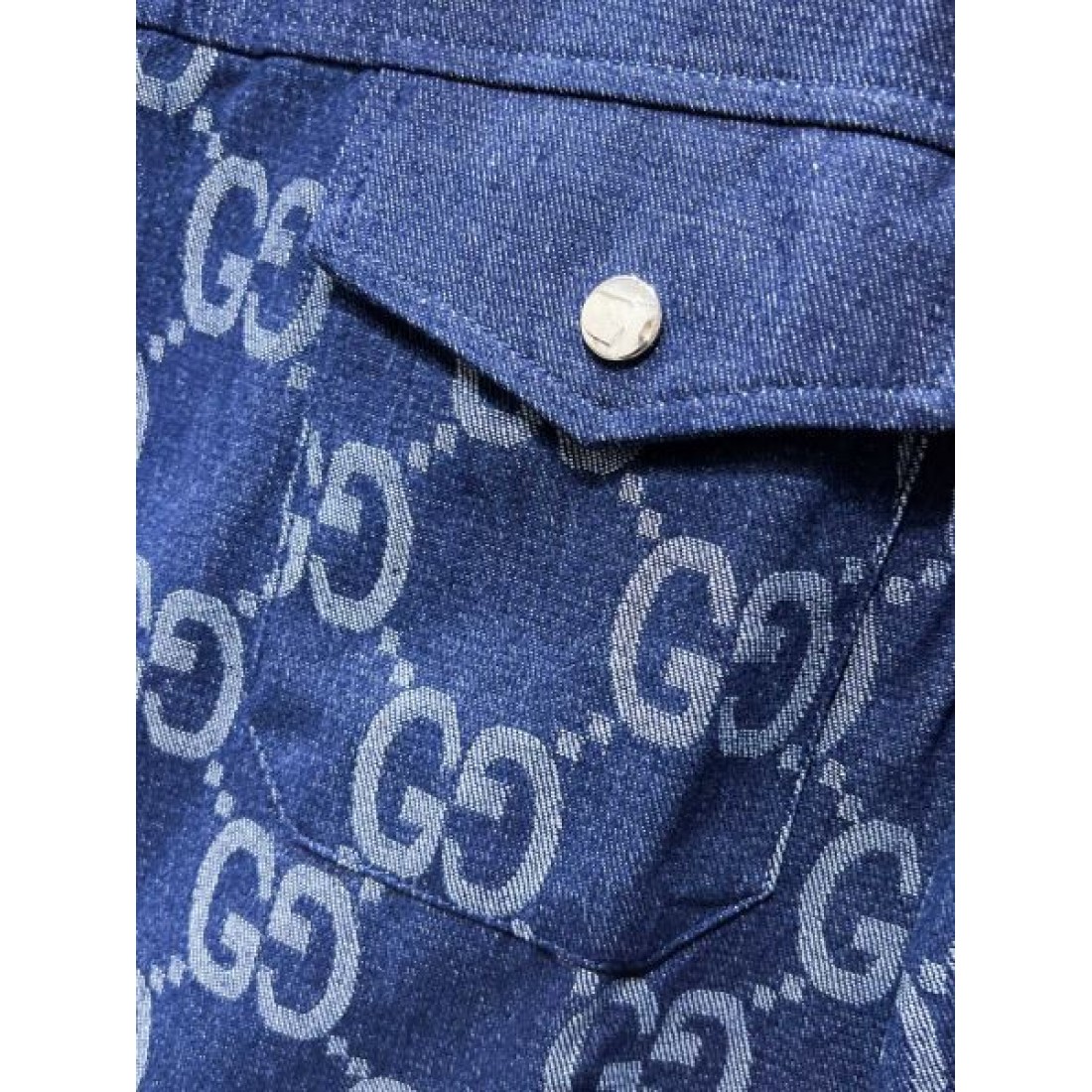  都会的で端正な印象の GUCCI グッチ スーパーコピー コート スタイリッシュ