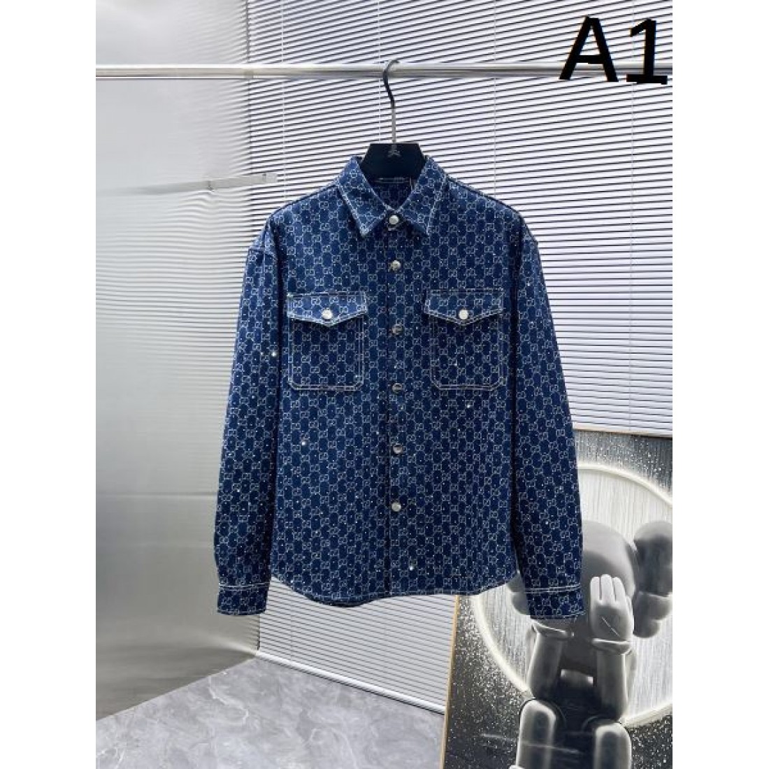 大人の余裕を感じさせる スーパーコピー コート GUCCI グッチ モダン