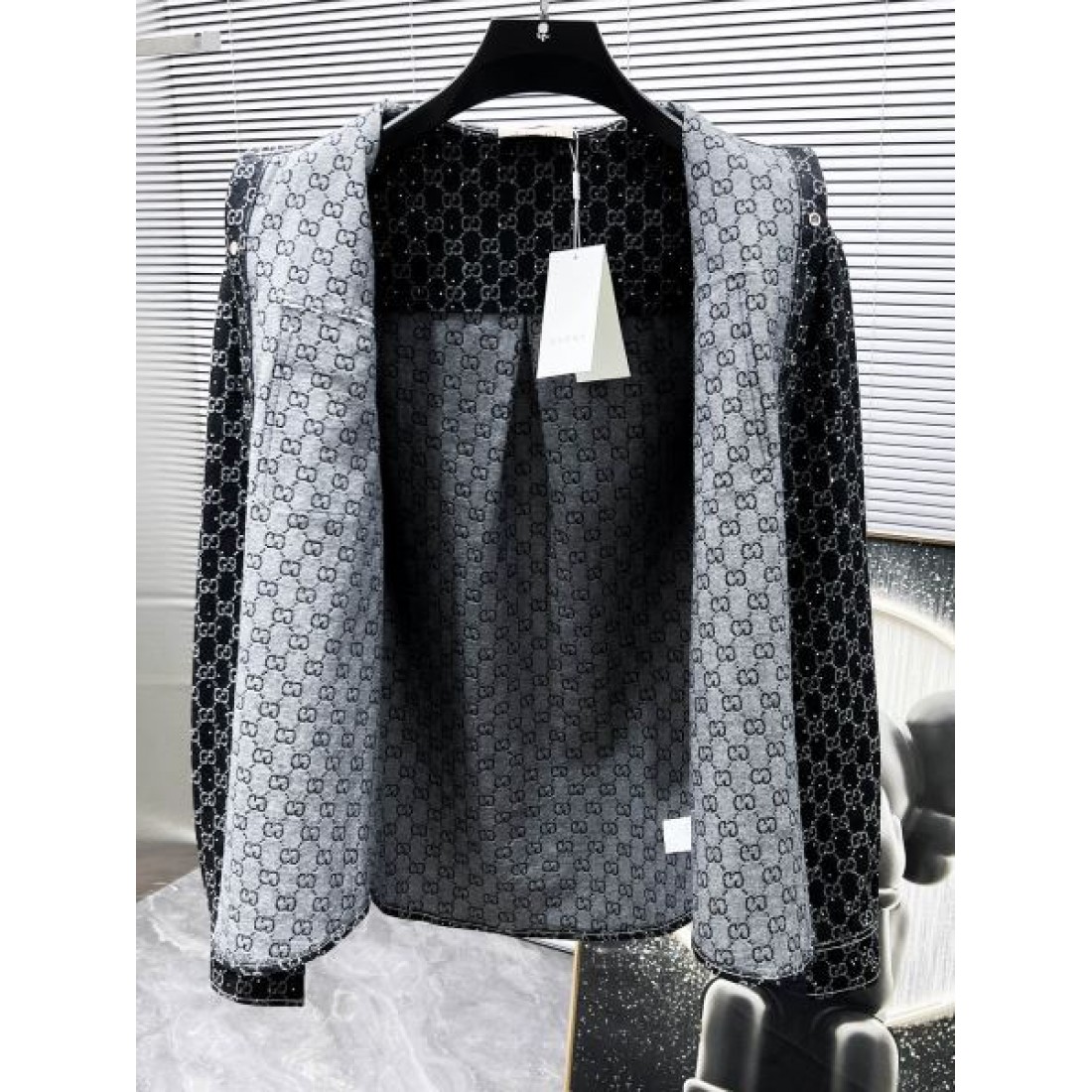 大人の余裕を感じさせる スーパーコピー コート GUCCI グッチ モダン