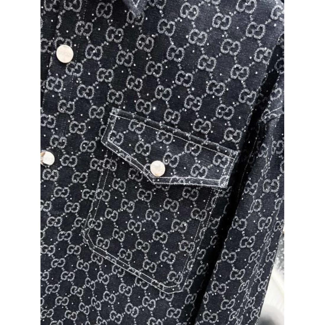 大人の余裕を感じさせる スーパーコピー コート GUCCI グッチ モダン