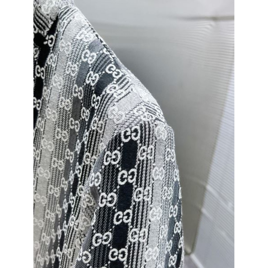 華やかでラグジュアリーな スーパーコピー コート GUCCI グッチ ゴージャス