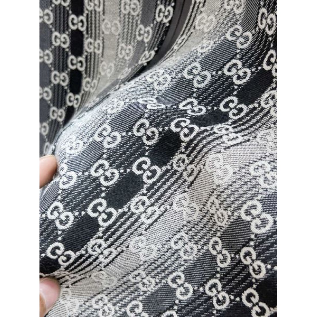 華やかでラグジュアリーな スーパーコピー コート GUCCI グッチ ゴージャス