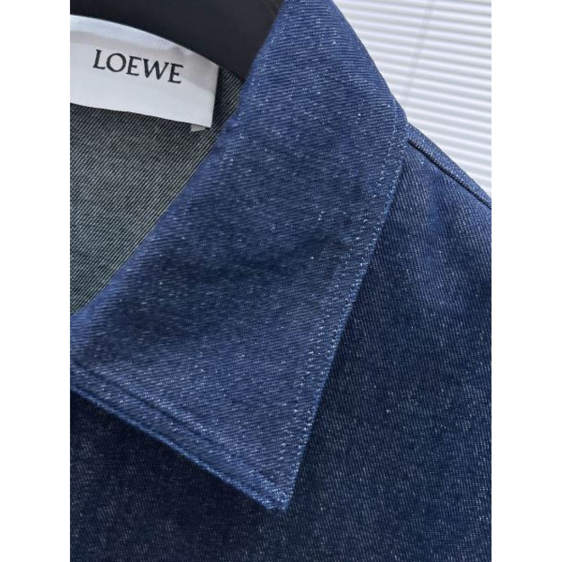 スタイリッシュな魅力漂う LOEWE ロエベ スーパーコピー コート シック