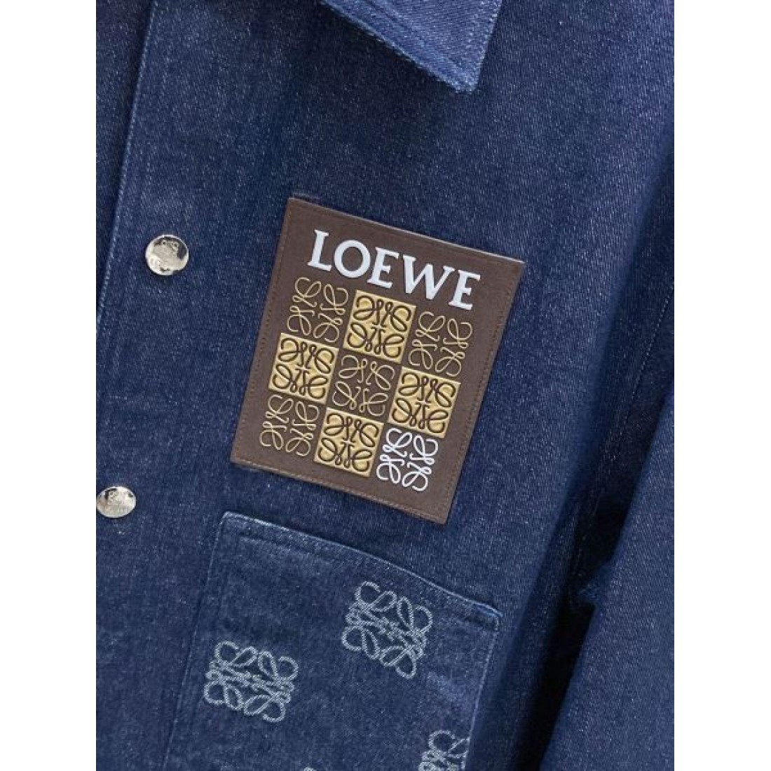 スタイリッシュな魅力漂う LOEWE ロエベ スーパーコピー コート シック