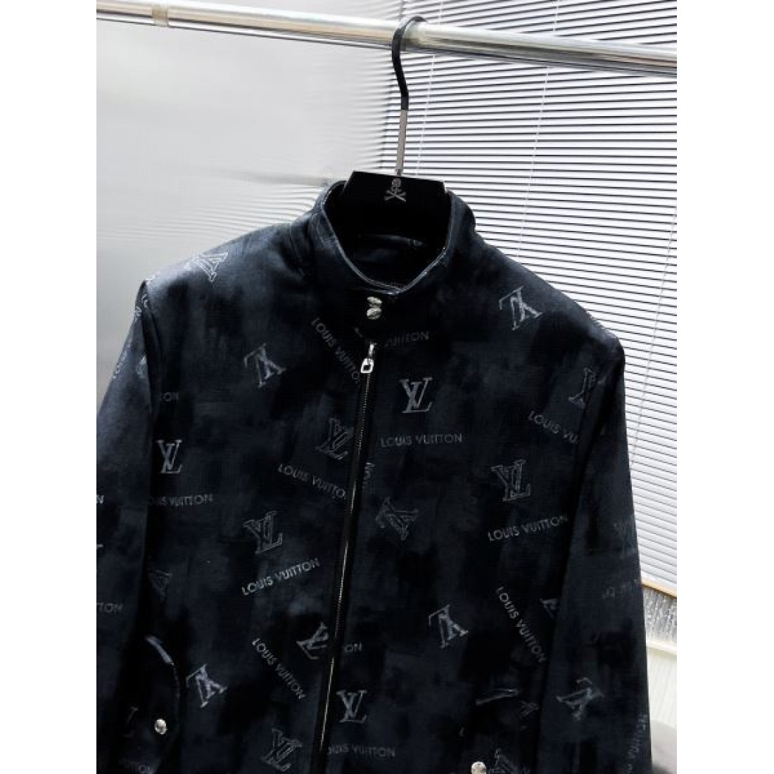  ラグジュアリーで華やかな LOUIS VUITTON ルイヴィトン コピー コート 大人の魅力