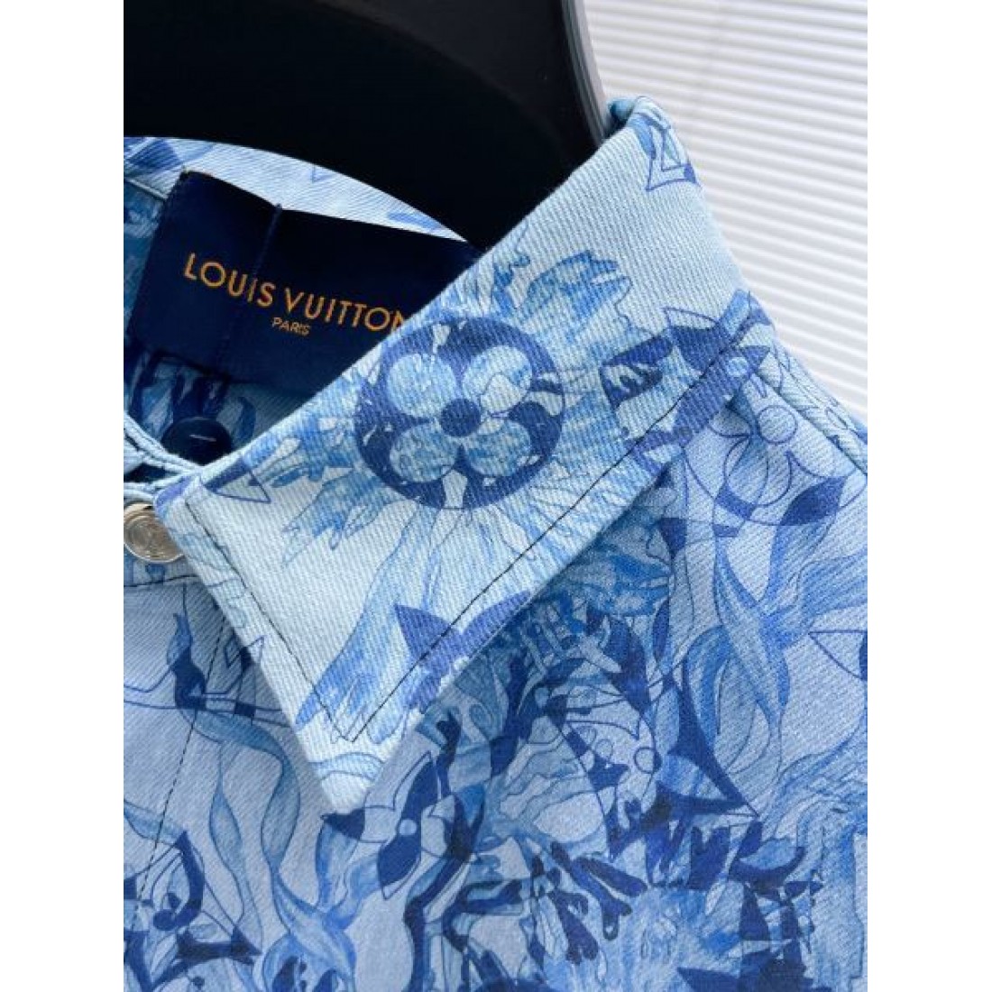  トレンド感あふれる LOUIS VUITTON コピー コート ルイヴィトン 上品で特別なスタイル