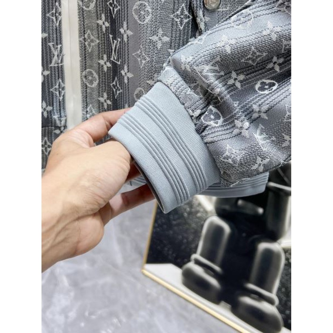 都会的で洗練された印象を与える ルイヴィトン コピー コート LOUIS VUITTON 優雅に