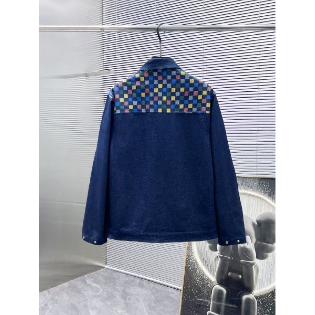 ラグジュアリーで気品ある LOUIS VUITTON ルイヴィトン コピー コート 華やかな存在感