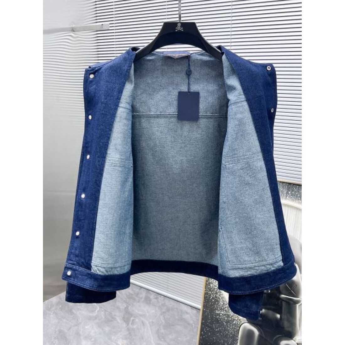 ラグジュアリーで気品ある LOUIS VUITTON ルイヴィトン コピー コート 華やかな存在感