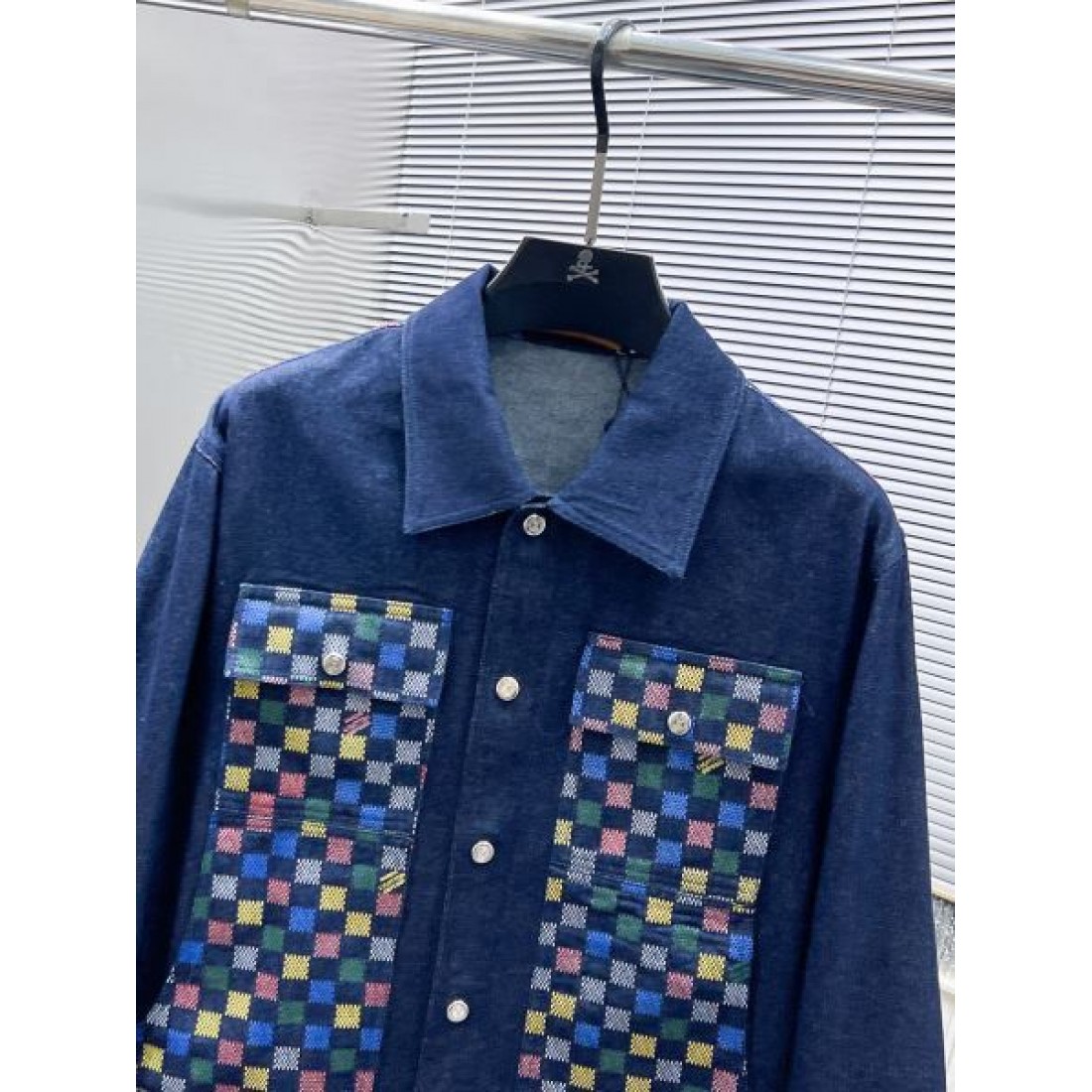 ラグジュアリーで気品ある LOUIS VUITTON ルイヴィトン コピー コート 華やかな存在感