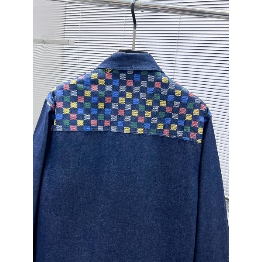 ラグジュアリーで気品ある LOUIS VUITTON ルイヴィトン コピー コート 華やかな存在感
