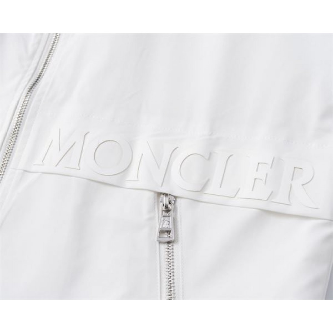 注目を集める MONCLER コピー コート モンクレール 上質でラグジュアリーな雰囲気