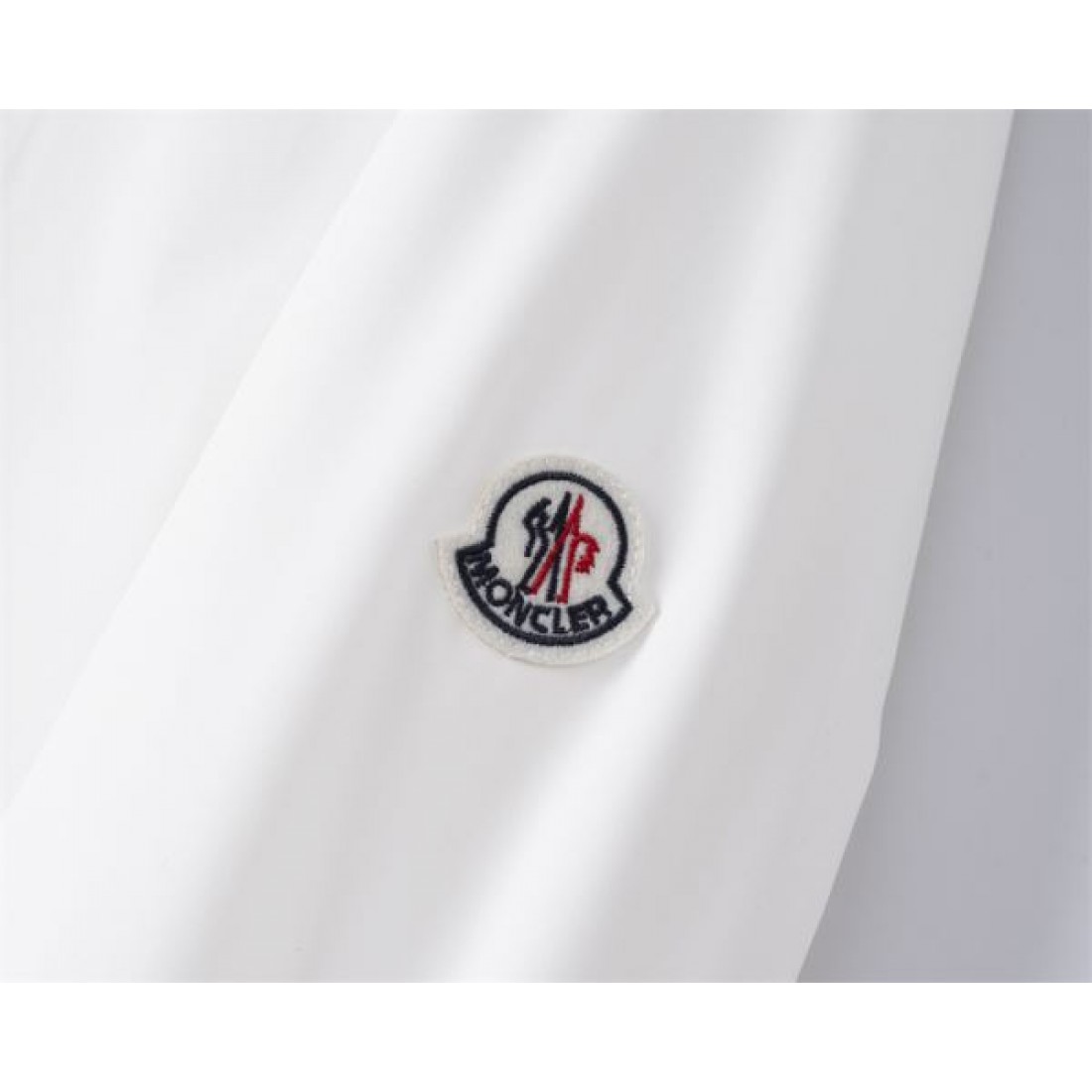 注目を集める MONCLER コピー コート モンクレール 上質でラグジュアリーな雰囲気