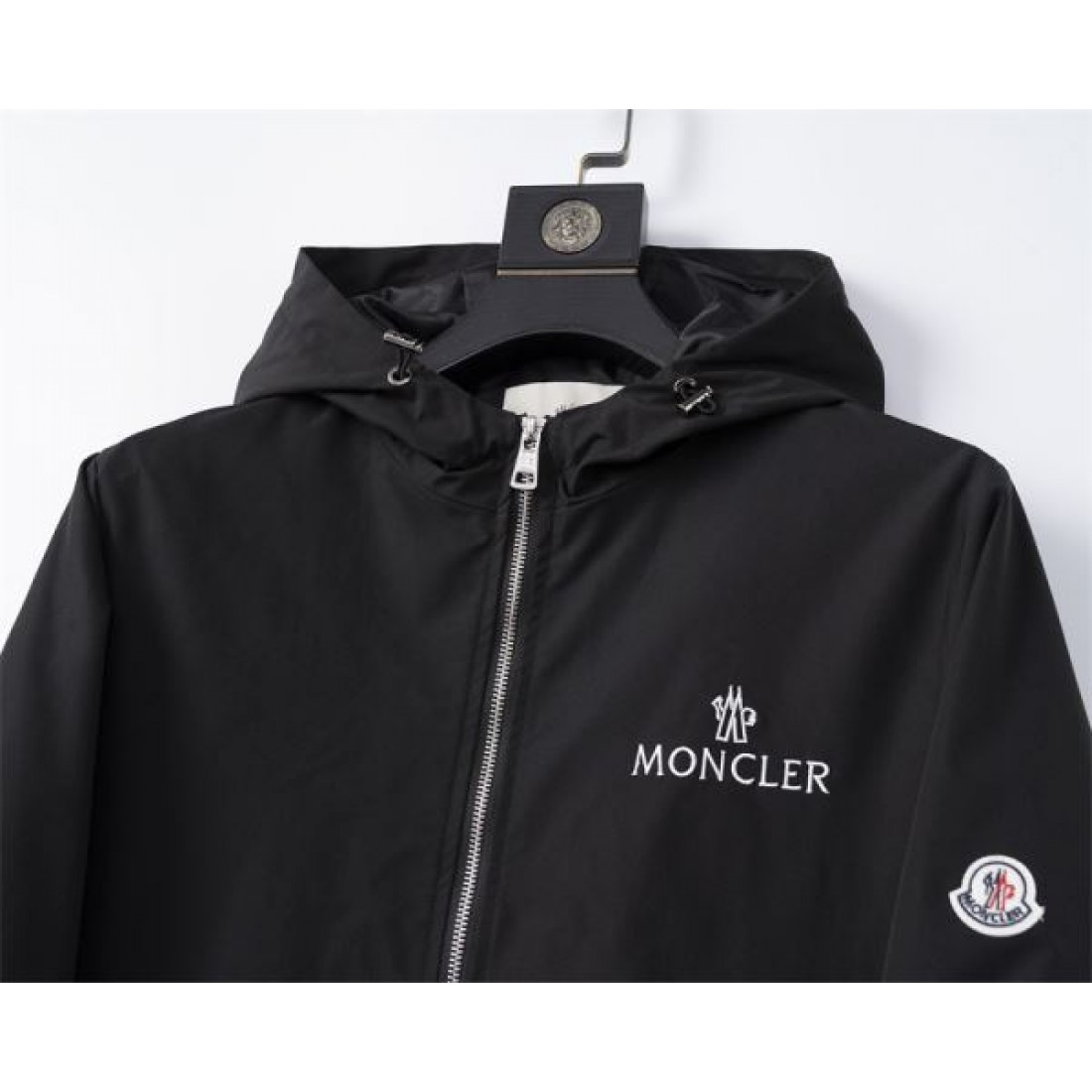 洗練されたデザインをまとう モンクレール コピー コート MONCLER で知的に