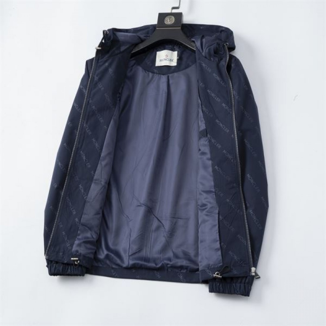 エレガントで華やかな MONCLER モンクレール コピー コート 大人の魅力