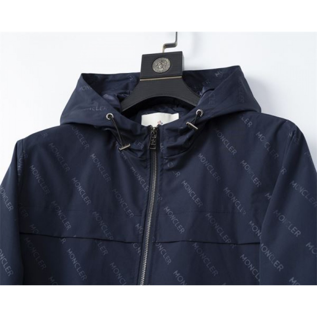 エレガントで華やかな MONCLER モンクレール コピー コート 大人の魅力
