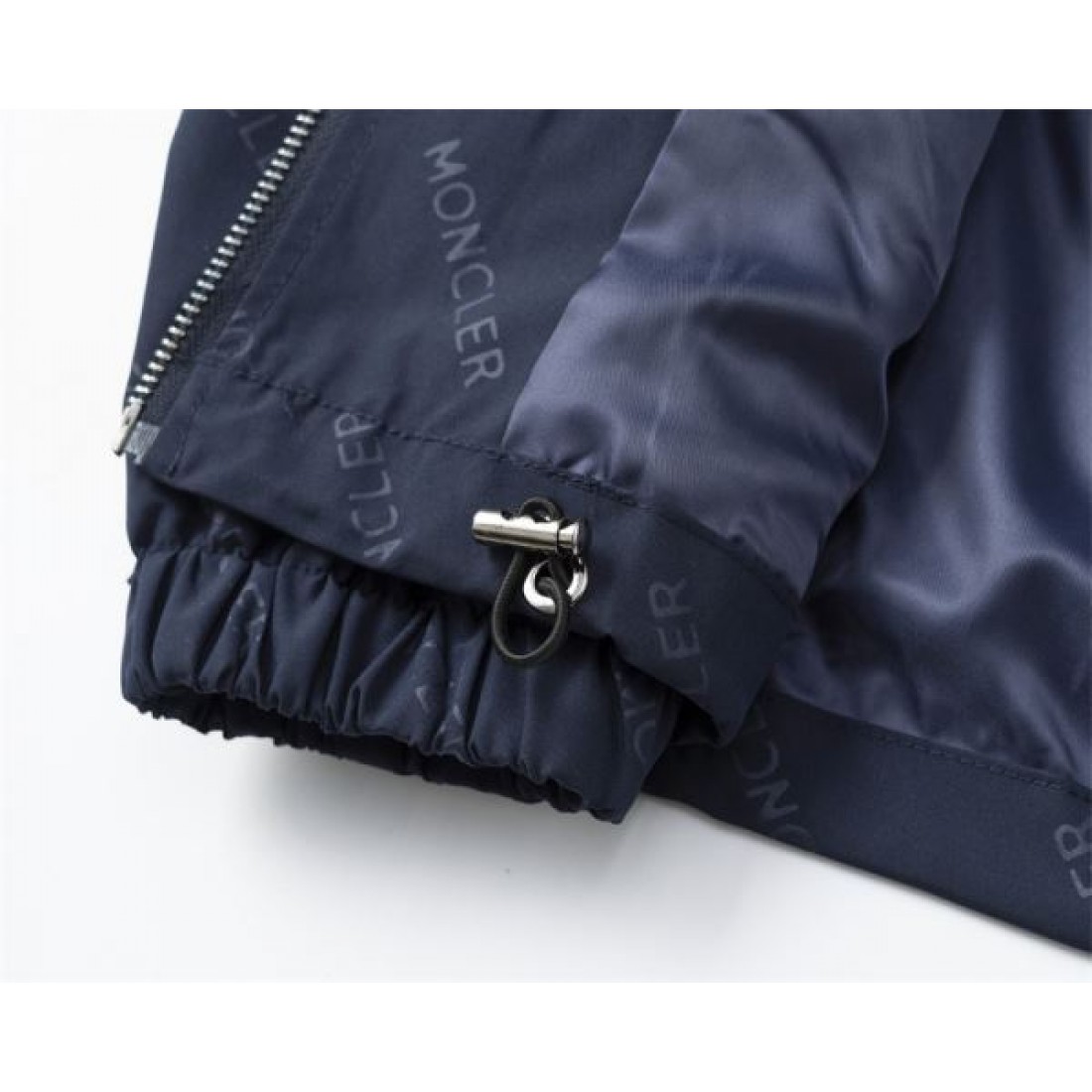 エレガントで華やかな MONCLER モンクレール コピー コート 大人の魅力