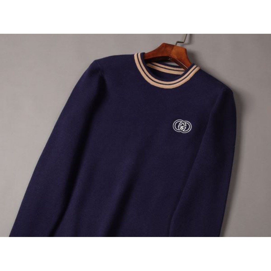 暖かみを感じる GUCCI グッチ コピー セーター 柔らかくておしゃれ