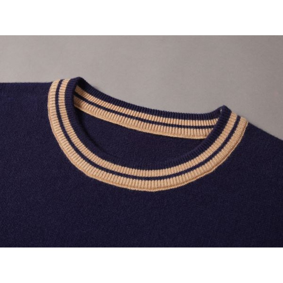 暖かみを感じる GUCCI グッチ コピー セーター 柔らかくておしゃれ