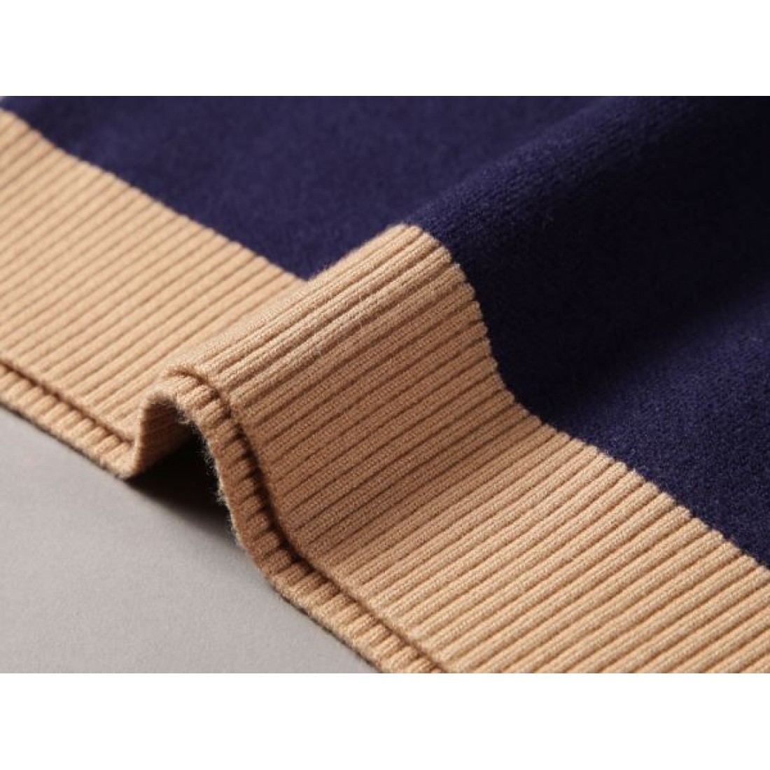 暖かみを感じる GUCCI グッチ コピー セーター 柔らかくておしゃれ