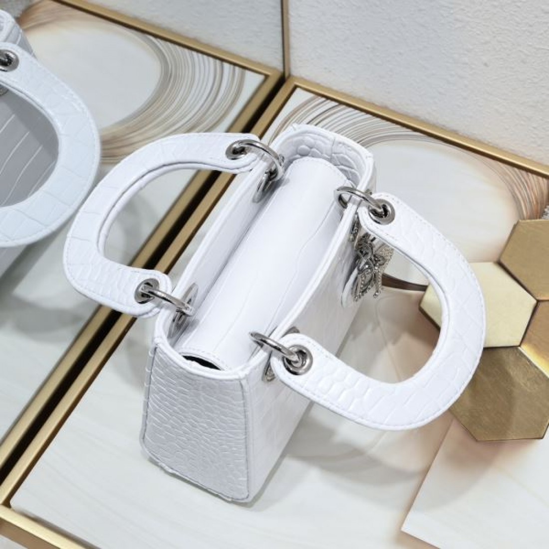 大胆でおしゃれな DIOR ディオール コピー トートバッグ 優雅さが際立つ