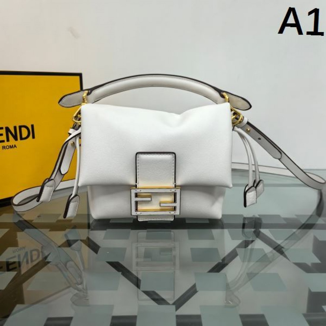 洗練された雰囲気の FENDI フェンデイ コピー トートバッグ 個性的で魅惑的