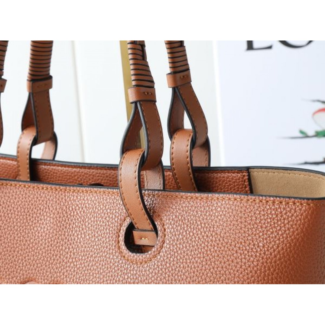 上質でモダンな LOEWE ロエベ コピー トートバッグ スタイリッシュな一品