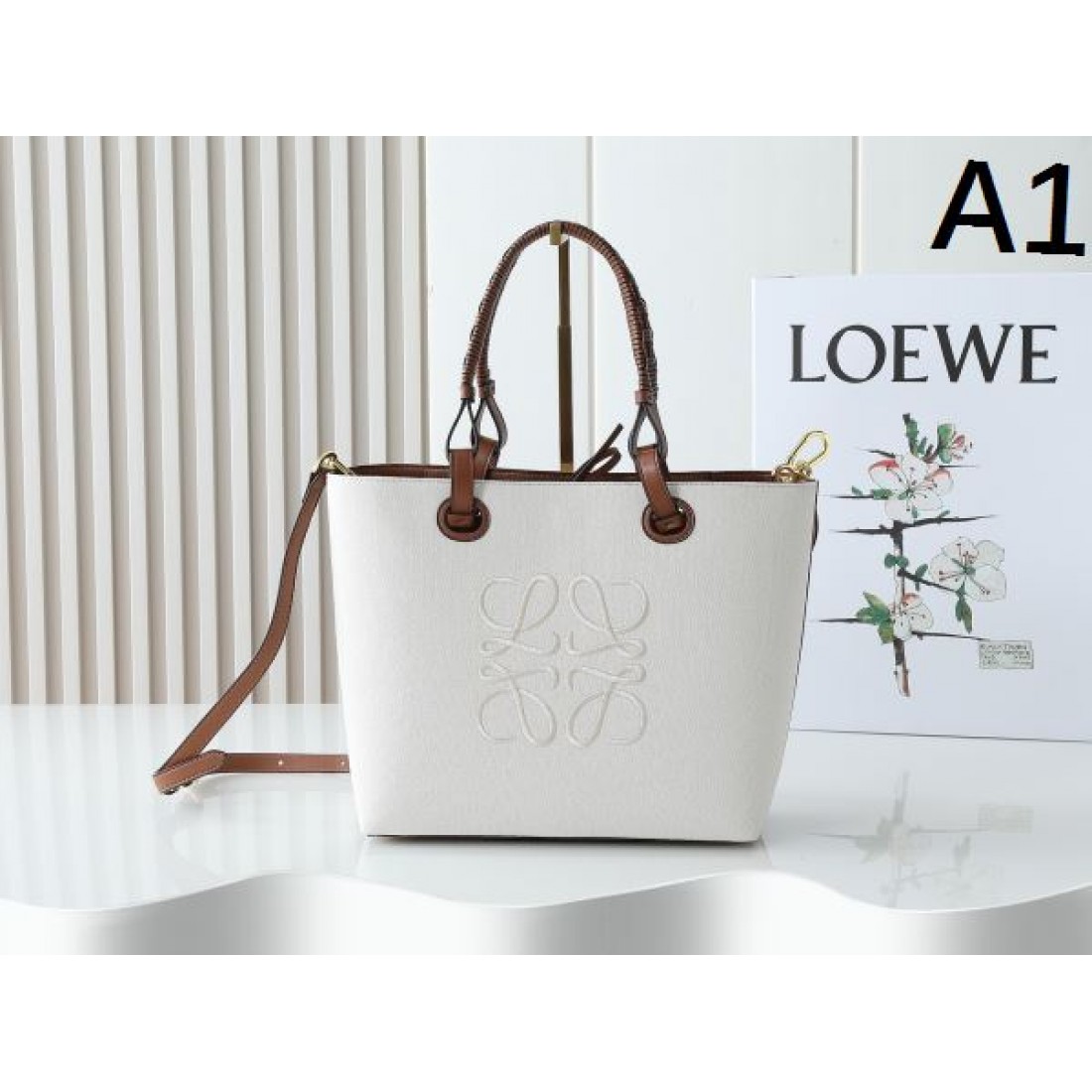 LOEWE ロエベ コピー トートバッグ エレガントな雰囲気で人気急上昇