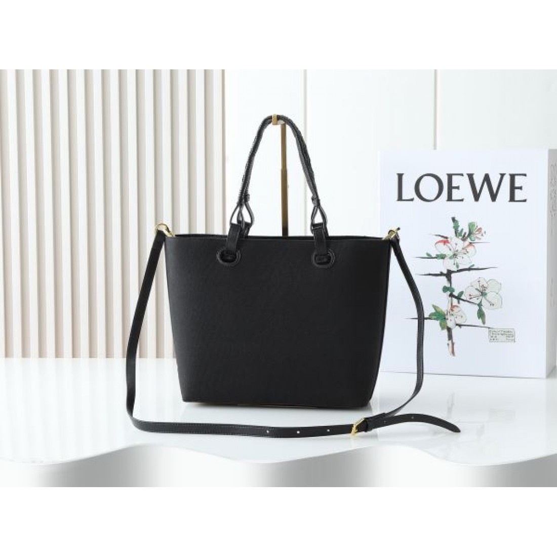LOEWE ロエベ コピー トートバッグ エレガントな雰囲気で人気急上昇